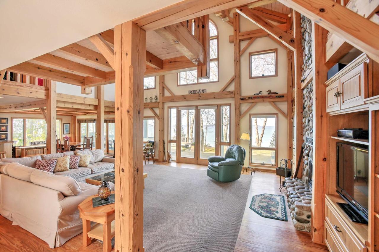 Gorgeous Charlevoix Home On Lake Michigan! Ellsworth Exterior photo